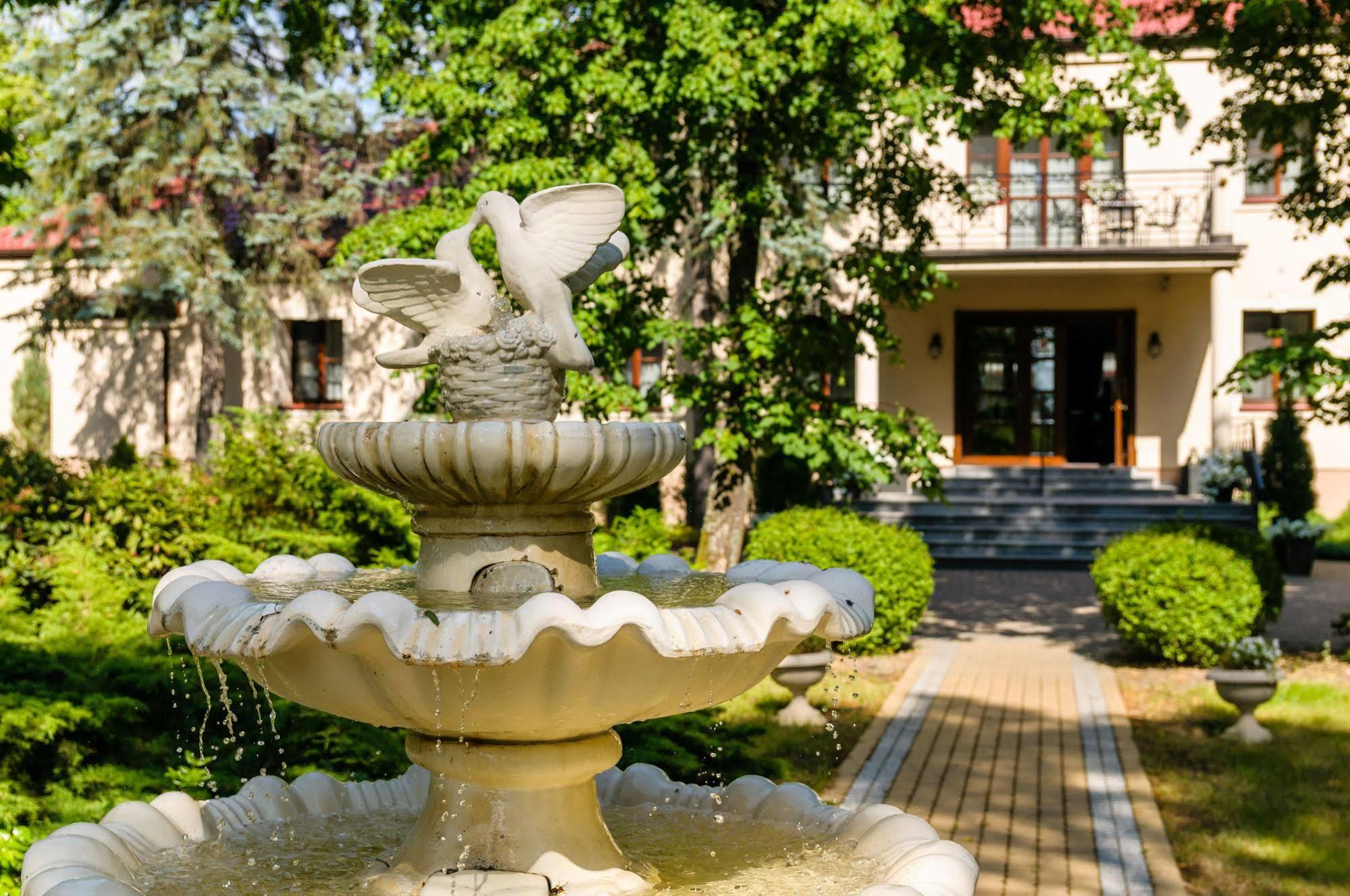Park Rekreacyjno-Biznesowy Las Woda Wilga Exteriér fotografie
